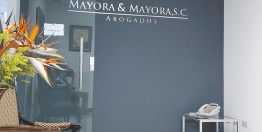 Diseño de interiores oficina de abogados Mayora & Mayora Grupo Proteger